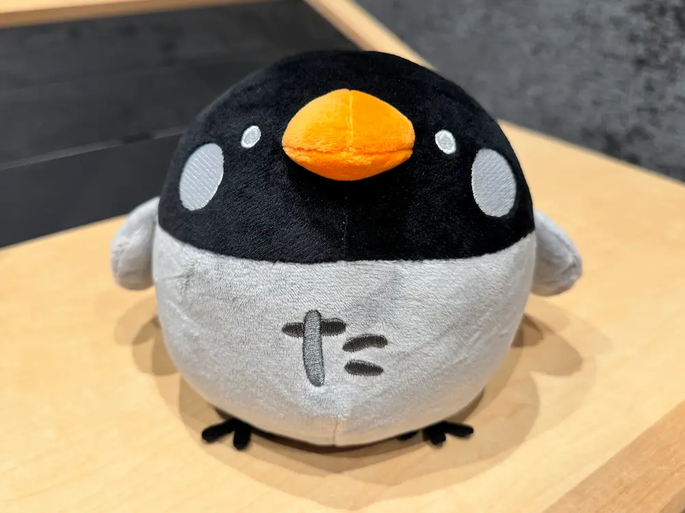 木のテーブルに置かれたちきぬいの正面